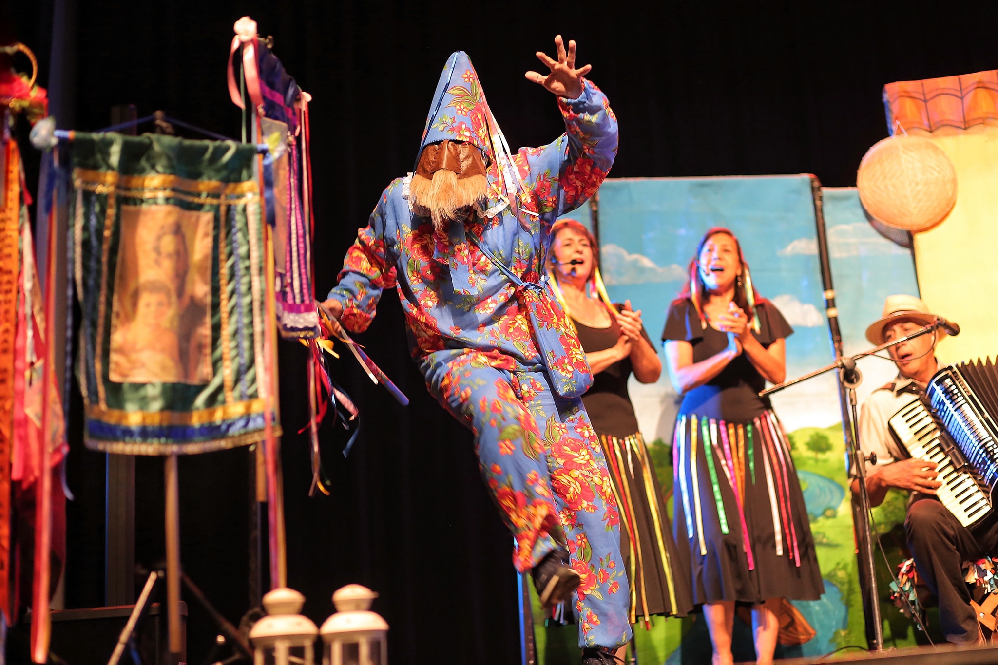 Imagem 2 do espetáculo Santo de Casa