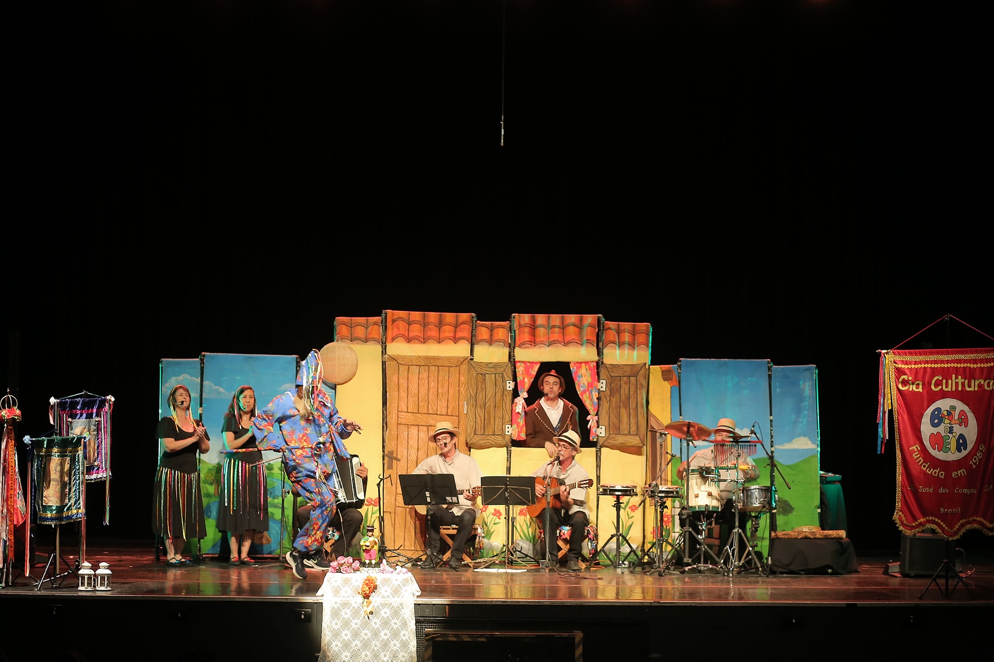 Imagem 3 do espetáculo Santo de Casa